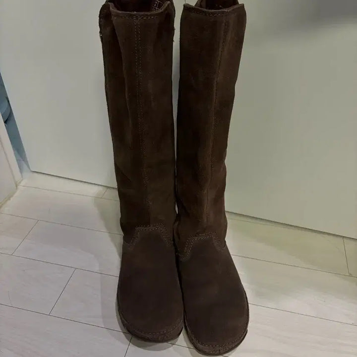 [BUNJANG] Fitflop Suede Long Boots Brown (US 6, UK 4) / 핏플랍 스웨이드 롱부츠 브라운 230~235 us6 uk4
