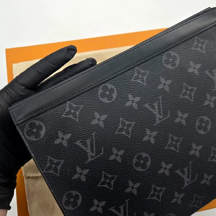 [BUNJANG] Louis Vuitton Eclipse Monogram Pochette Voyage MM Clutch / { MM } 루이비통 이클립스 모노그램 포쉐트 보야주 클러치