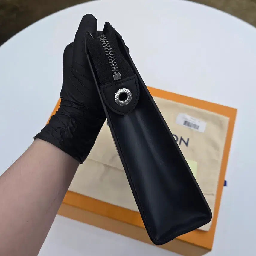 [BUNJANG] Louis Vuitton Eclipse Monogram Pochette Voyage MM Clutch / { MM } 루이비통 이클립스 모노그램 포쉐트 보야주 클러치