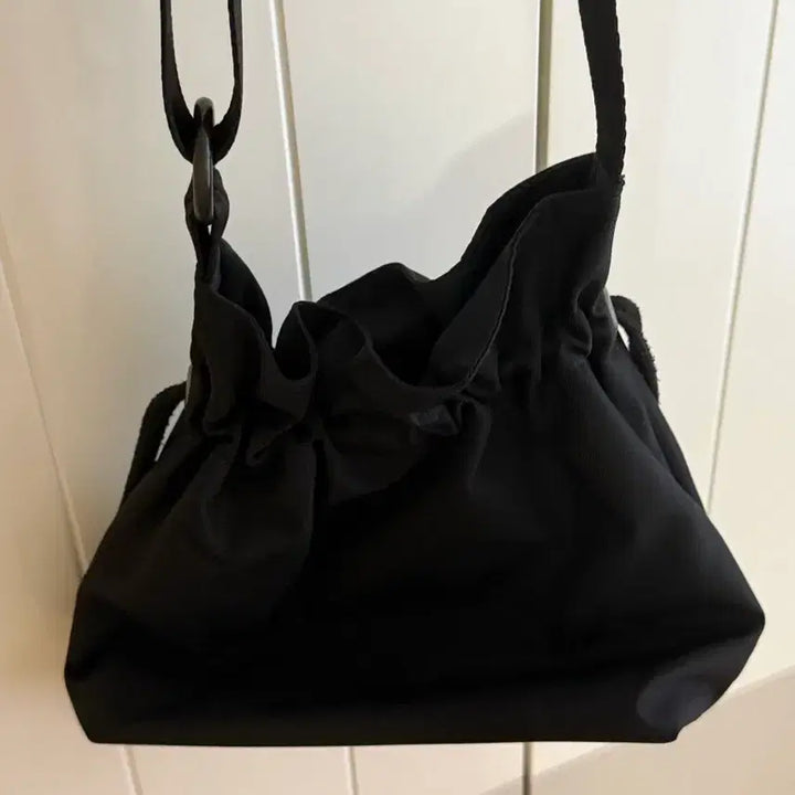 [BUNJANG] Black Drawstring Shoulder Bag / 검정색 드로우스트링 숄더백