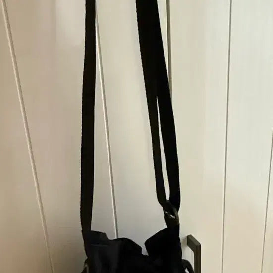 [BUNJANG] Black Drawstring Shoulder Bag / 검정색 드로우스트링 숄더백