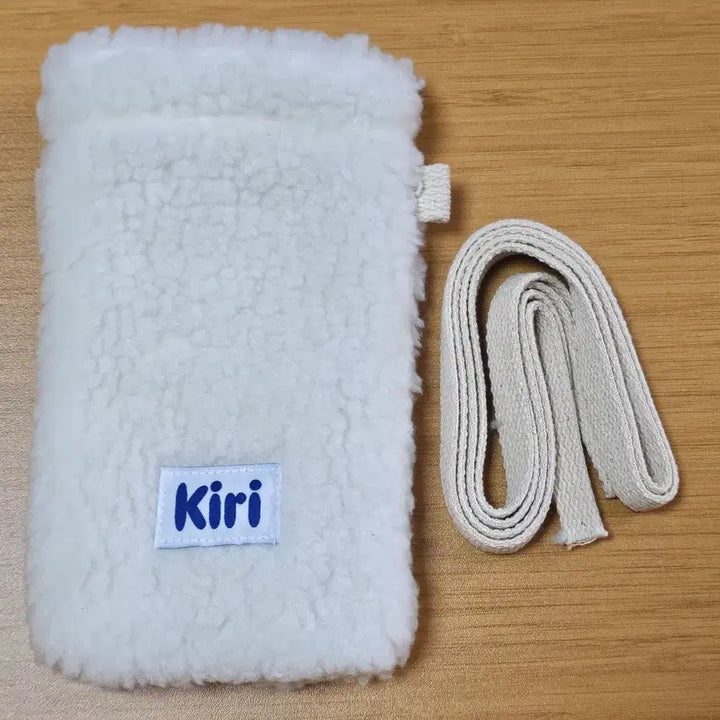 [BUNJANG] Kiri Cream Cheese Crossbody Bag / 끼리 크림치즈 퍼가방 크로스백