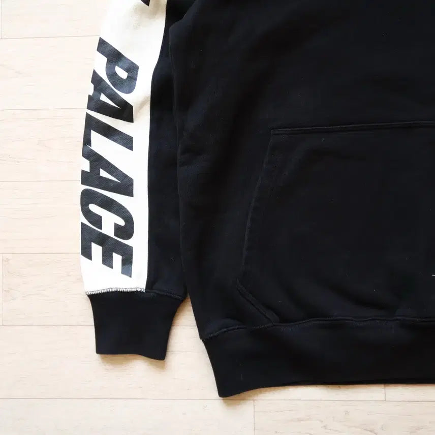 [BUNJANG] Palace Side Logo Hoodie / 팔라스 사이드 로고 후드티