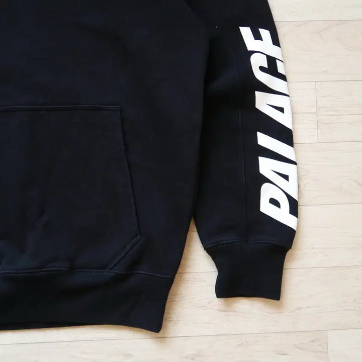 [BUNJANG] Palace Side Logo Hoodie / 팔라스 사이드 로고 후드티