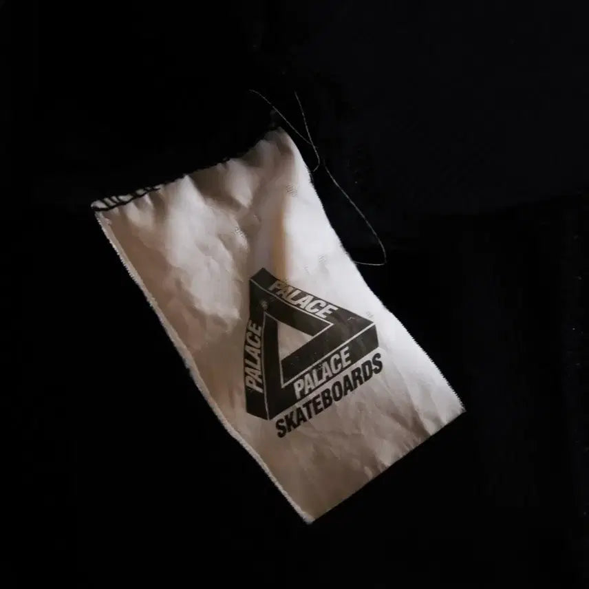 [BUNJANG] Palace Side Logo Hoodie / 팔라스 사이드 로고 후드티