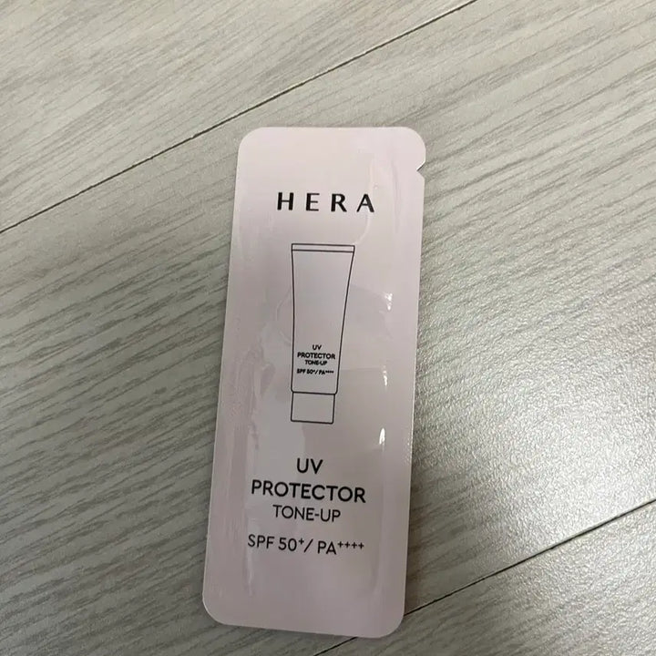 [BUNJANG] Hera UV Protector Tone Up Sunscreen Sample (24pcs) / 헤라 UV 프로텍터 톤업 선크림 샘플 (24개)