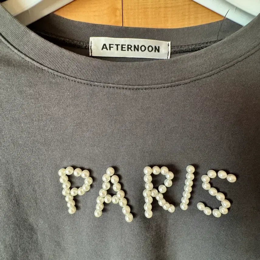 [BUNJANG] Pearl Embellished Dark T-shirt / 진주 반팔 티셔츠