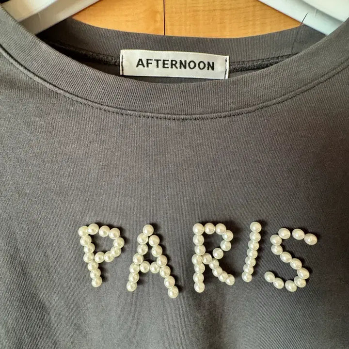 [BUNJANG] Pearl Embellished Dark T-shirt / 진주 반팔 티셔츠