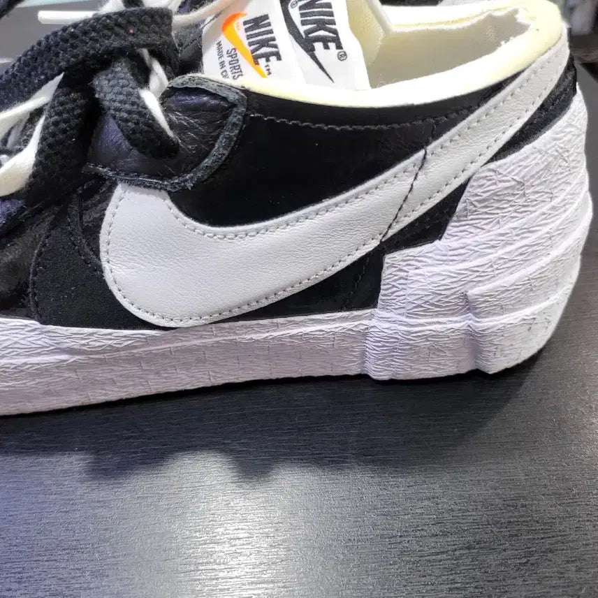 [BUNJANG] Nike Sacai Blazer Low Black Sneakers / 나이키 사카이 블레이저 로우 블렉 270