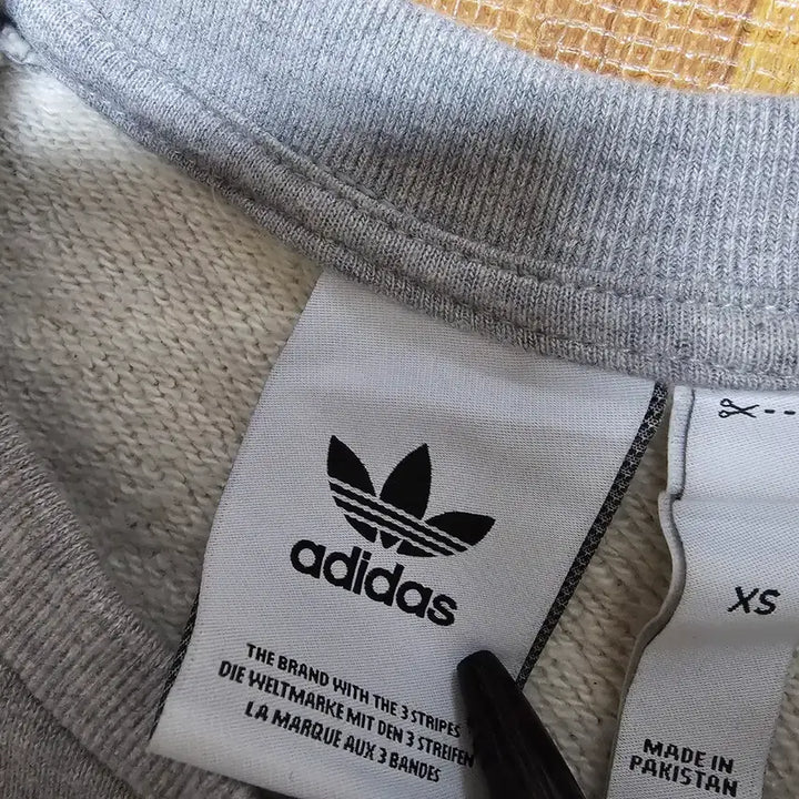 [BUNJANG] Adidas Sweatshirt 95 Size / 아디다스매장판 스웻티 95사이즈