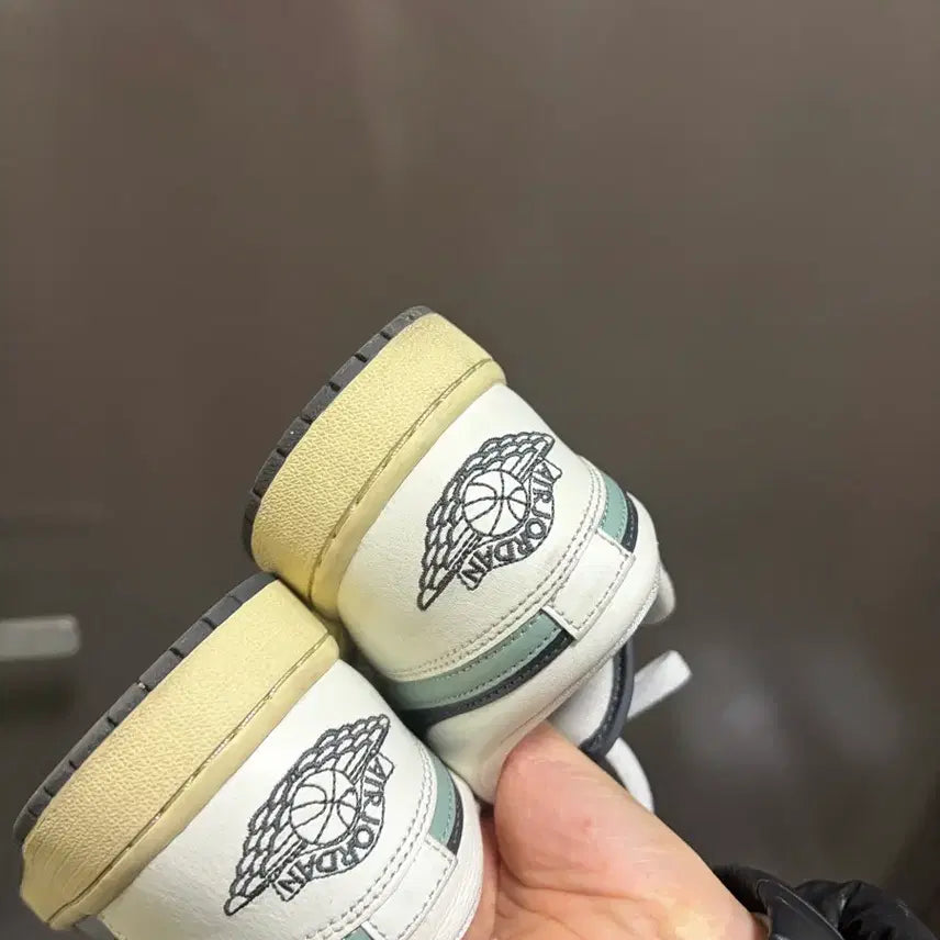 [BUNJANG] Nike Jordan 1 Low Anthracite (W) Sneakers / 나이키 조던1 로우 앤트러사이트 세일 (W)