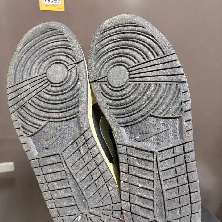 [BUNJANG] Nike Jordan 1 Low Anthracite (W) Sneakers / 나이키 조던1 로우 앤트러사이트 세일 (W)