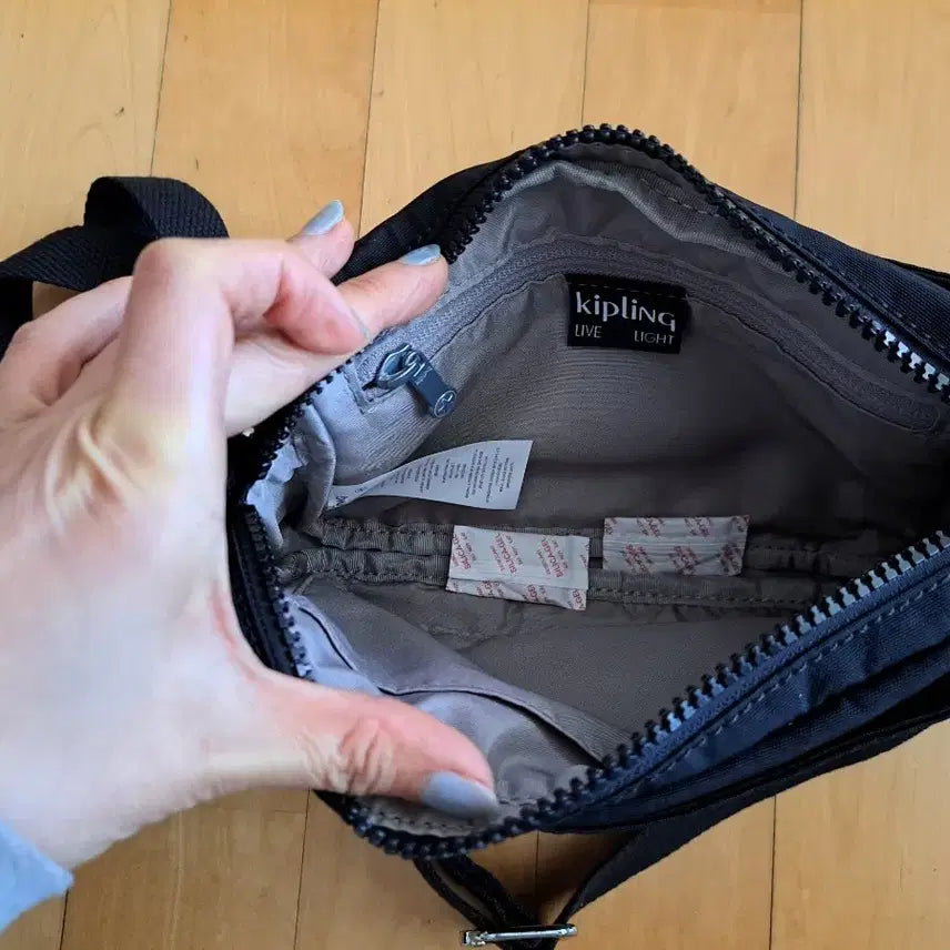 [BUNJANG] Kipling Mini Crossbody Bag with Keyring / 키플링 블랙 미니 크로스백 + 키링