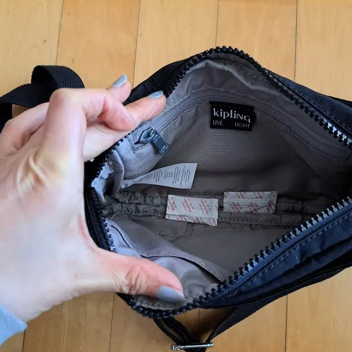 [BUNJANG] Kipling Mini Crossbody Bag with Keyring / 키플링 블랙 미니 크로스백 + 키링