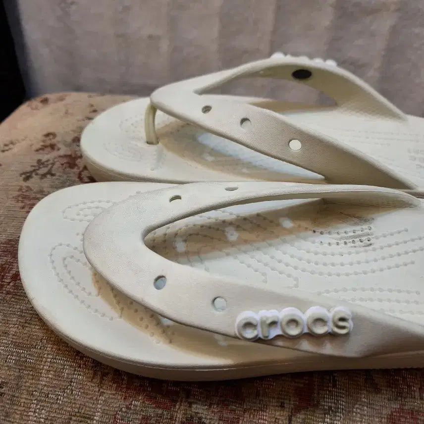 [BUNJANG] Crocs Ivory Flip-Flop Women's Sandals / 크록스 아이보리 쪼리 여성샌들