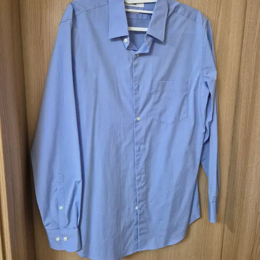 [BUNJANG] Uniqlo Linen & Slim Fit Shirts Bundle / 유니클로 베이지 린넨 긴팔 셔츠xl, 유니클로 슬림핏 블루셔츠 L 외