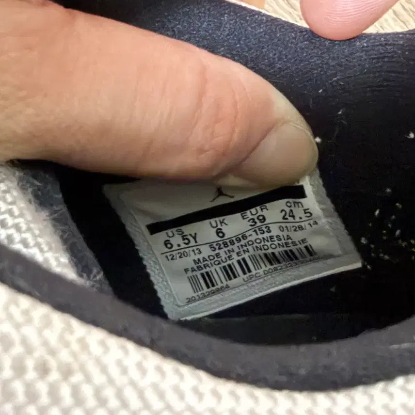 [BUNJANG] Nike Air Jordan 11 Retro Low Concord (245) / 나이키 에어조던 11 레트로 로우 콩코드 (245)