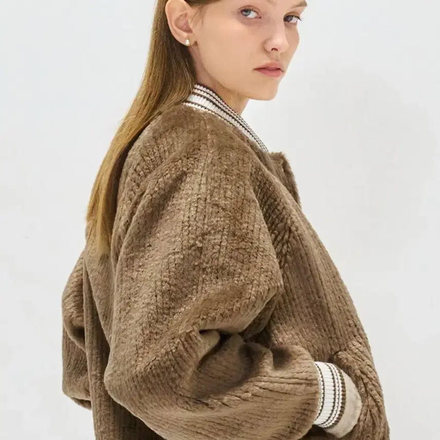 [BUNJANG] General Idea Cozy Brown Varsity Fur Jacket M / 제너럴아이디어 코지 브라운 바시티 퍼 야구 점퍼 자켓 M 새상품