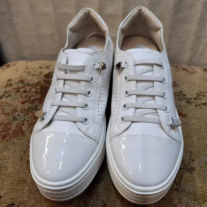 [BUNJANG] GDC White Enamel Point Sneakers / GDC 화이트 에나멜 포인트 스니커즈