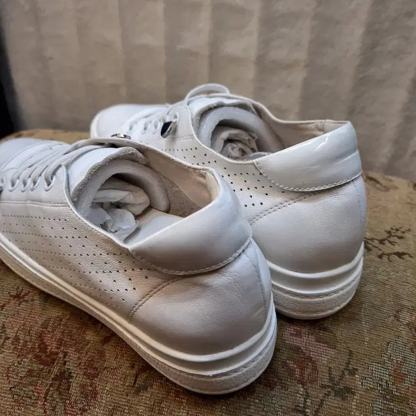 [BUNJANG] GDC White Enamel Point Sneakers / GDC 화이트 에나멜 포인트 스니커즈