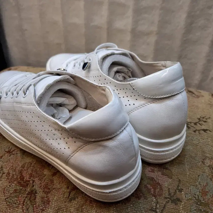 [BUNJANG] GDC White Enamel Point Sneakers / GDC 화이트 에나멜 포인트 스니커즈