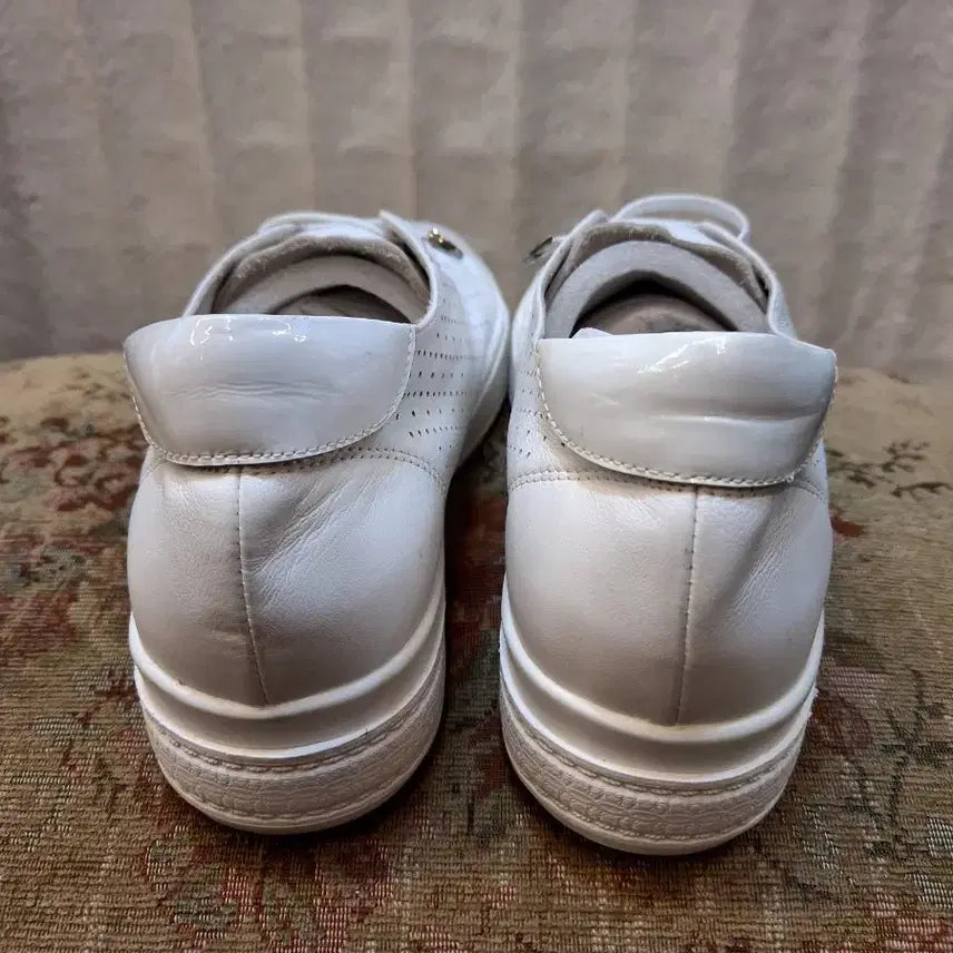 [BUNJANG] GDC White Enamel Point Sneakers / GDC 화이트 에나멜 포인트 스니커즈