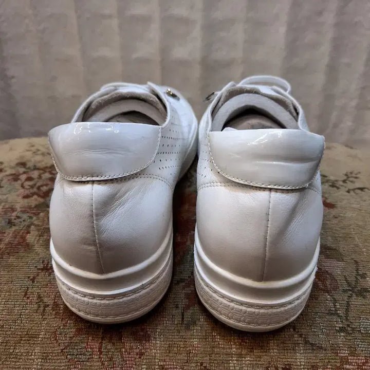 [BUNJANG] GDC White Enamel Point Sneakers / GDC 화이트 에나멜 포인트 스니커즈