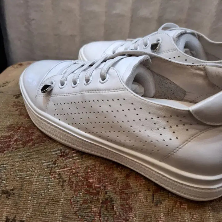 [BUNJANG] GDC White Enamel Point Sneakers / GDC 화이트 에나멜 포인트 스니커즈