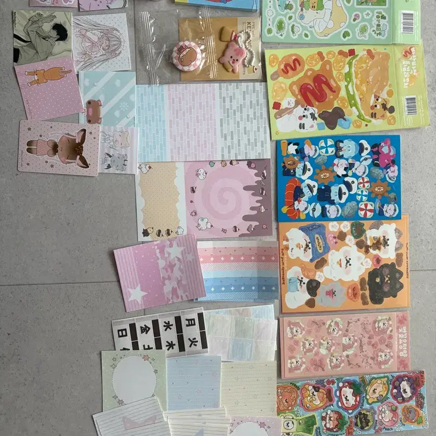 [BUNJANG] Stationery Bundle Set / 문구처분(씰스티커,마테,말랑키링,핀뱃지,모조지,떡메)