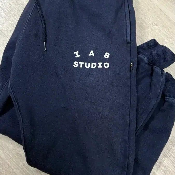 [BUNJANG] IAB Studio Navy Jogger Pants / 아이앱 스튜디오 네이비 조거 팬츠