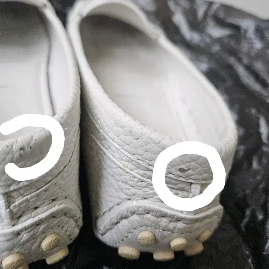 [BUNJANG] Louis Vuitton White Leather Loafers / 루이비통 화이트 가죽 로퍼 자물쇠 장식36