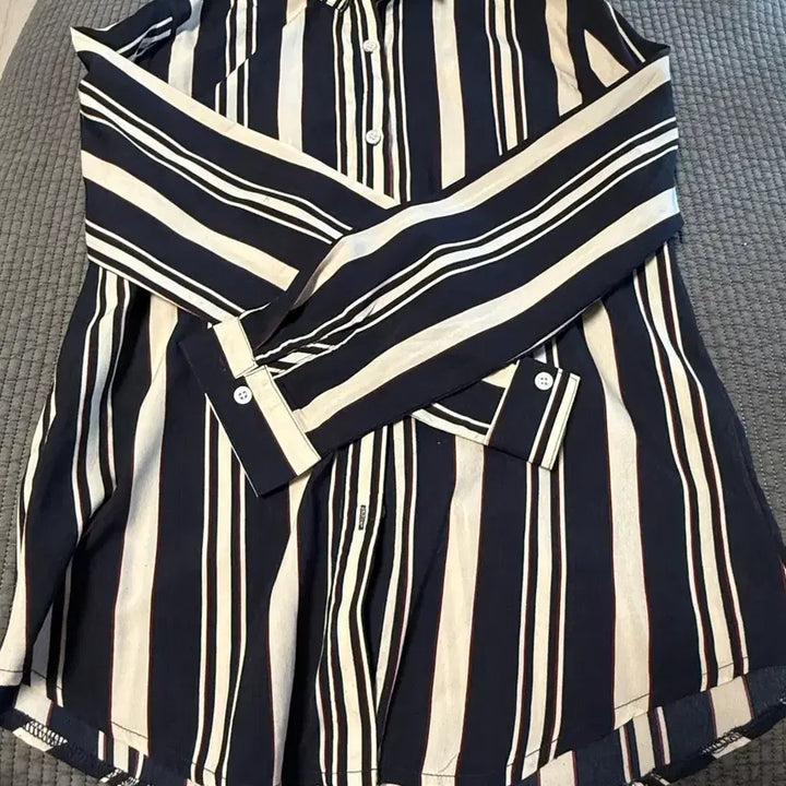 [BUNJANG] Pigment Navy Striped Shirt - FREE Size / 피그먼트 네이비줄무늬셔츠 FREE