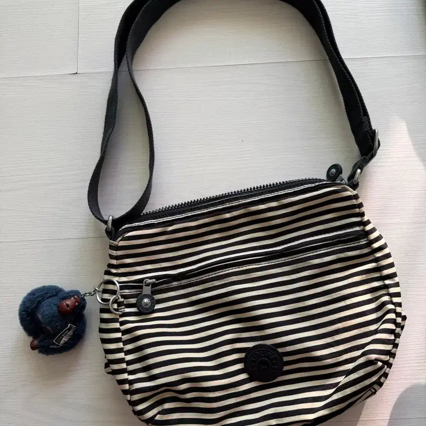 [BUNJANG] Kipling Stripe Crossbody Bag with Gorilla Keyring / 키플링 스트라이프 크로스백 + 고릴라 키링