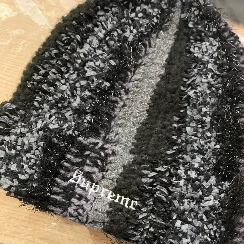 [BUNJANG] Supreme Tinsel Stripe Beanie Black / [새상품] 슈프림 틴셀 스트라이프 비니 블랙