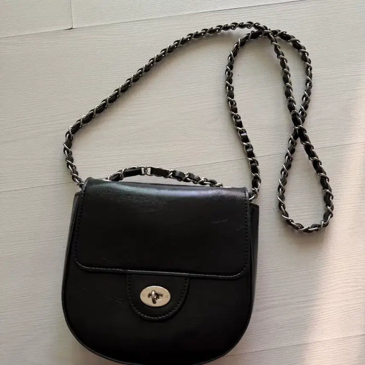 [BUNJANG] Black Chain Crossbody Bag / 블랙 체인 크로스백 가방