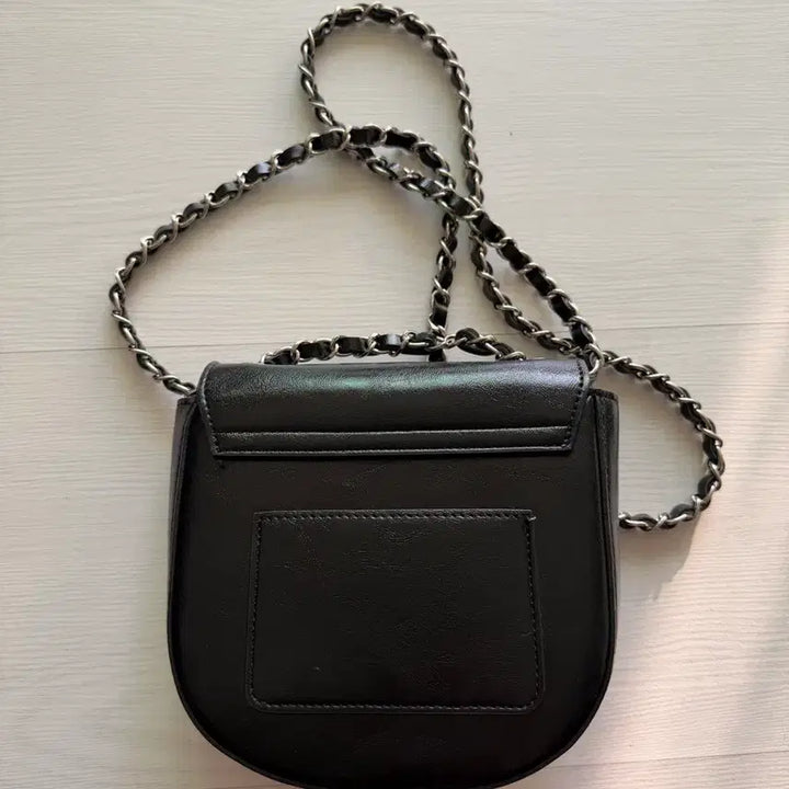 [BUNJANG] Black Chain Crossbody Bag / 블랙 체인 크로스백 가방
