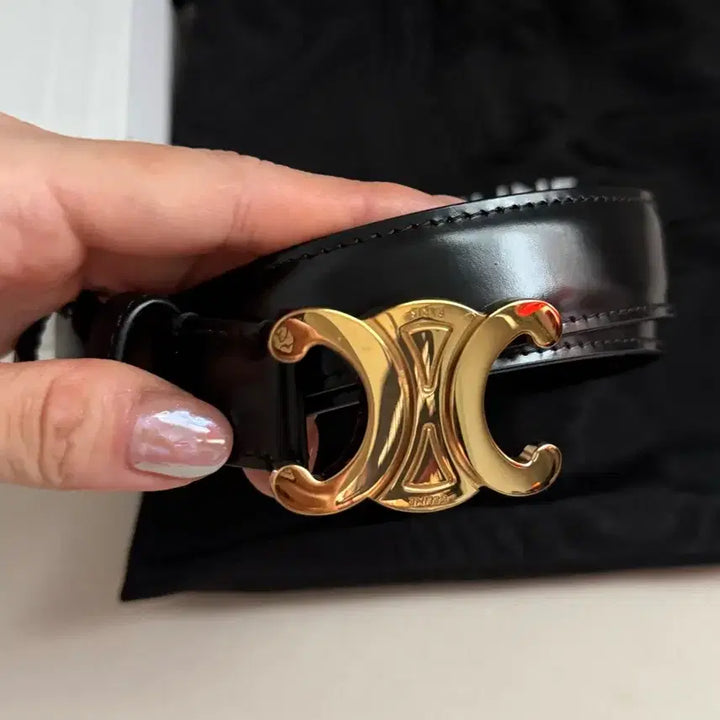 [BUNJANG] Celine Triomphe Black Belt Medium 75 / 셀린느 트리오페 블랙 벨트 금장 버클 미듐 미디엄 75