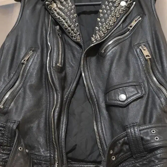 [BUNJANG] Burberry Prosum Spike Studded Leather Biker Vest / 버버리프로썸 스파이크스터드 가죽 바이커 베스트