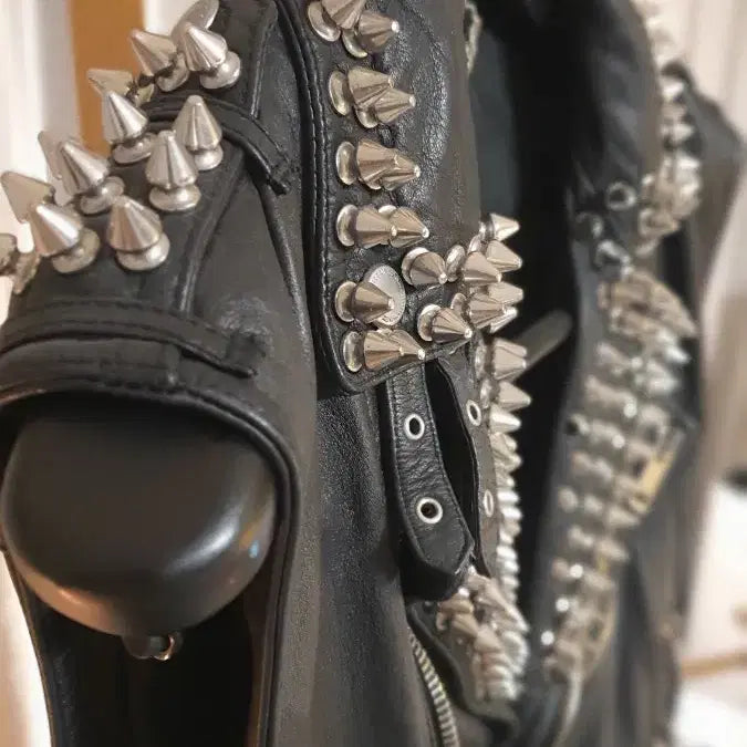 [BUNJANG] Burberry Prosum Spike Studded Leather Biker Vest / 버버리프로썸 스파이크스터드 가죽 바이커 베스트