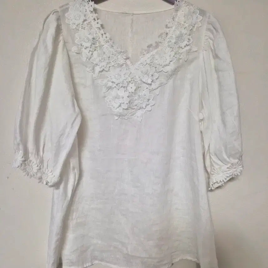 [BUNJANG] White Lace Blouse / 옷장정리) 레이스 장식 화이트 블라우스