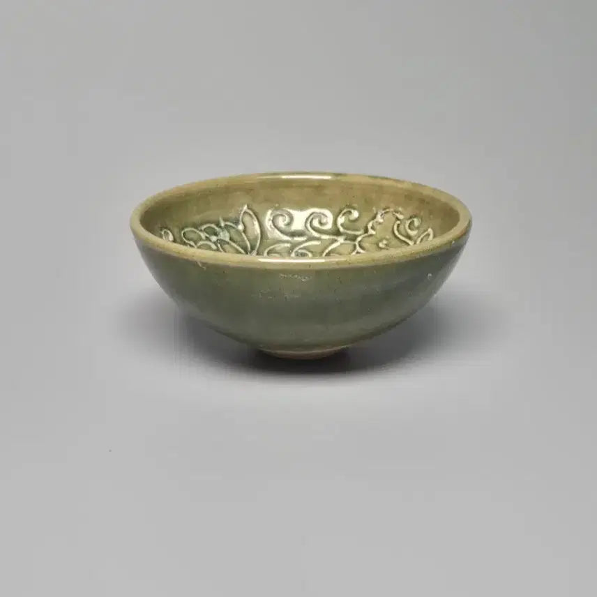 [BUNJANG] Song Gil-ju Green Glaze Incised Flower Pattern Tea Bowl / 송 길주요 녹유 양각 화문 다완