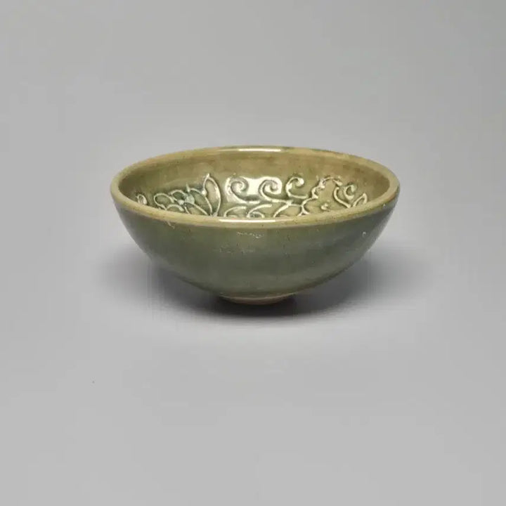 [BUNJANG] Song Gil-ju Green Glaze Incised Flower Pattern Tea Bowl / 송 길주요 녹유 양각 화문 다완