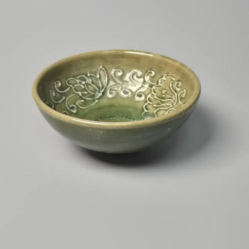 [BUNJANG] Song Gil-ju Green Glaze Incised Flower Pattern Tea Bowl / 송 길주요 녹유 양각 화문 다완