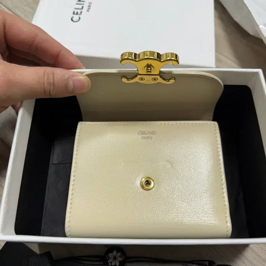 [BUNJANG] Celine Triomphe Ivory Wallet / 셀린느 트리옹프 지갑 아이보리 (S급 100%정품)