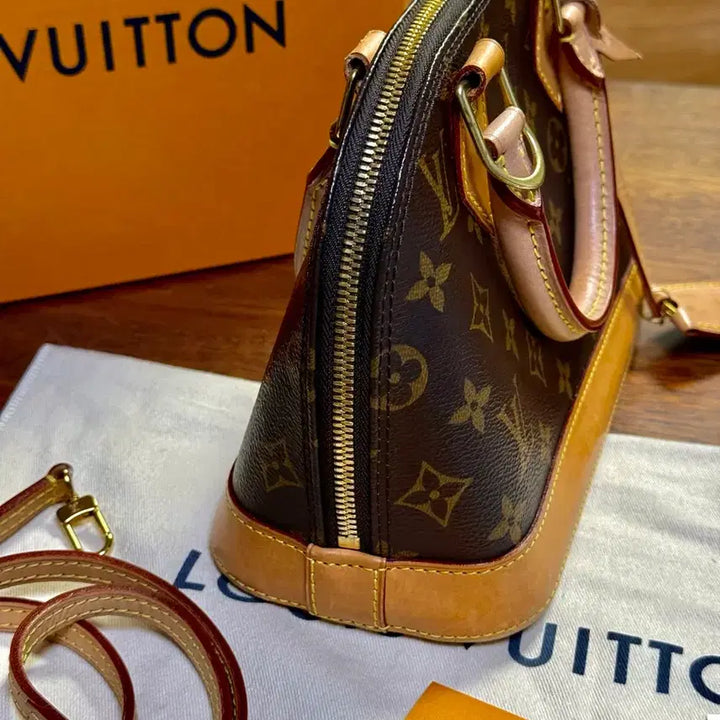 [BUNJANG] Louis Vuitton Alma BB Monogram Handbag / [정품/초특가] 루이비통 알마 BB 모노그램