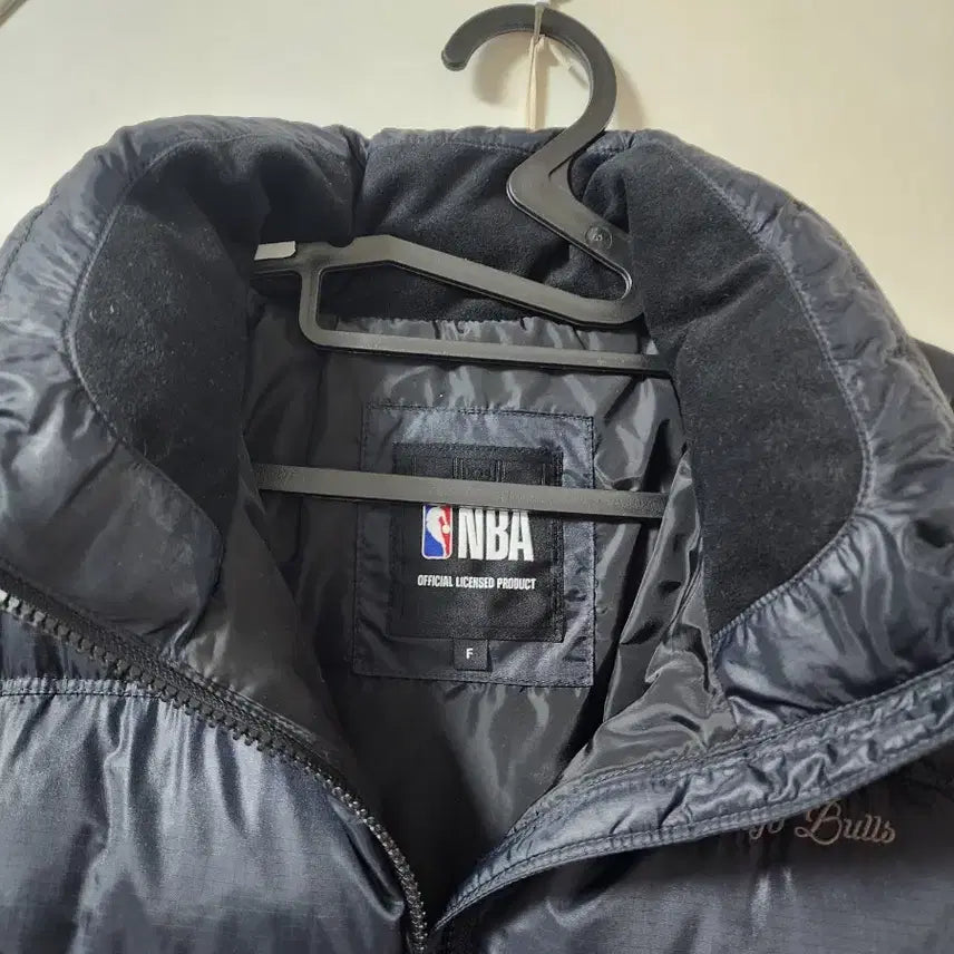 [BUNJANG] NBA Chicago Bulls Black Padded Jumper / nba 시카고불스 검정 패딩 점퍼