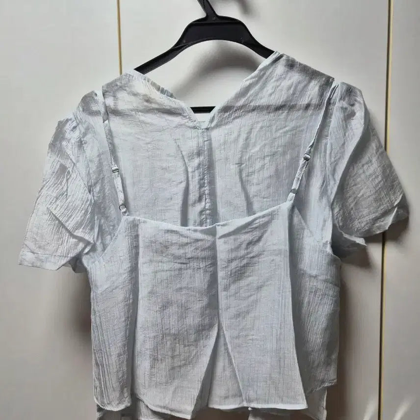 [BUNJANG] Realcoco Plot Blouse Sky Blue Short Sleeve / 리얼코코 메이드 플롯 블라우스 스카이블루 반팔 프리
