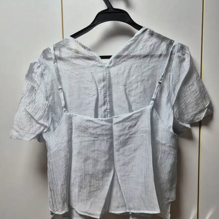 [BUNJANG] Realcoco Plot Blouse Sky Blue Short Sleeve / 리얼코코 메이드 플롯 블라우스 스카이블루 반팔 프리