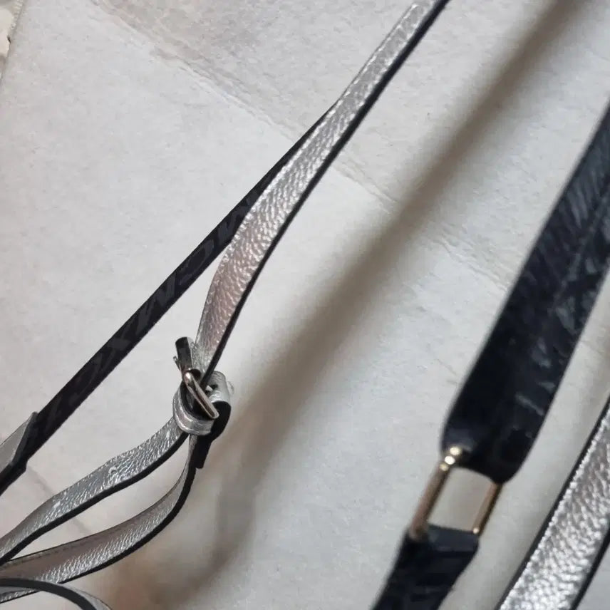 [BUNJANG] Steve Madden Silver Circular Crossbody Bag / 스티브 매든 실버 사죽 원형크로스 가방