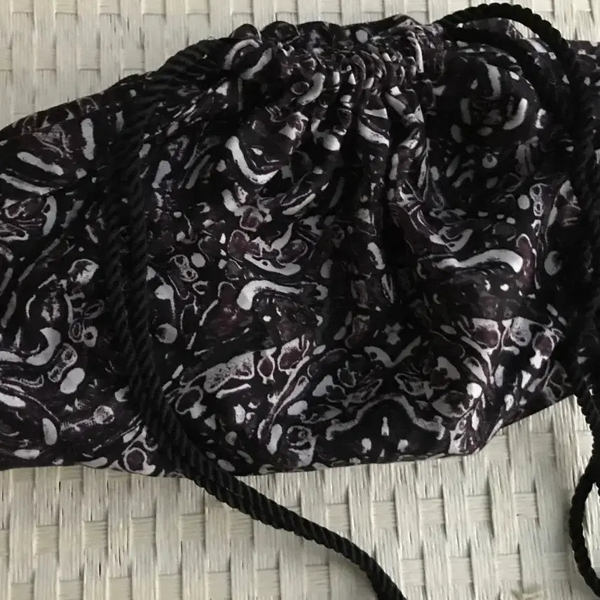 [BUNJANG] Thomas Wylde Skull Studded Chain Clutch Bag / Thomas Wylde 스컬 스터드 체인